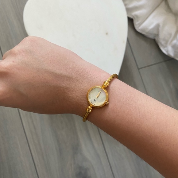 gucci mother of pearl watch 18k gold plated - Picture 6 of 6